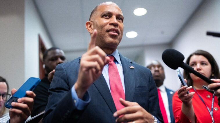 hakeem-jeffries-rejects-medicare-for-all,-dsa-agenda-as-ro-khanna-calls-health-plan-‘most-important-priority’
