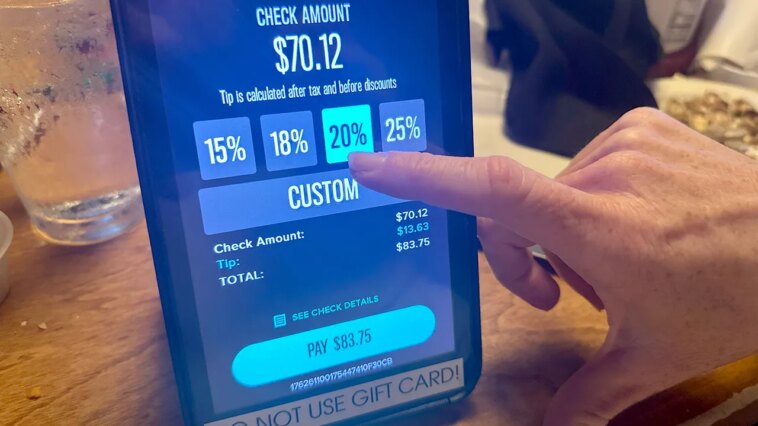 tipping-screen-puts-customers-on-the-spot-as-experts-reveal-when-it’s-ok-to-hit-‘no-tip’