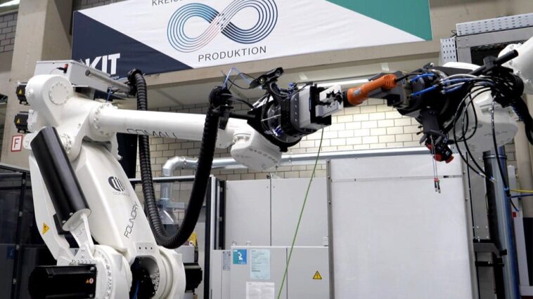 robot-learns-to-dismantle-broken-machines