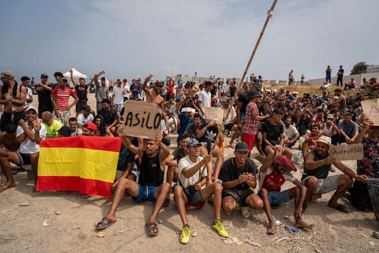 hundreds-of-illegal-migrants-demand-asylum-after-storming-spanish-beach