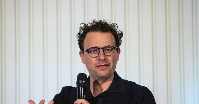 anthropic-ceo-dario-amodei:-ai-companies-must-‘actually-cure-cancer’-to-win-public-trust