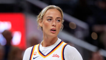 watch:-wnba-security-accused-of-forcing-mom,-daughter-to-cover-xx-xy-shirts-amid-transgender-debate