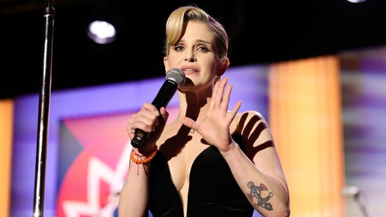 kelly-osbourne-wows-in-leopard-print-swimsuit-as-she-steps-‘away-from-the-madness’