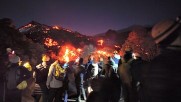 american-tourist-dies-after-being-struck-by-lightning-while-trekking-up-erupting-mount-etna