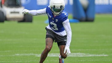 odell-beckham-jr.’s-active-giants-practice-comes-with-push-up-penance