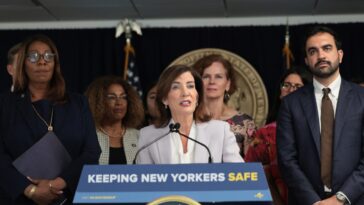 influential-democratic-donor-ditches-kathy-hochul-and-backs-republican-opponent