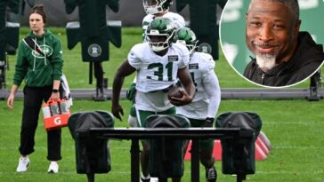 david-bailey-shines-again-at-jets-training-camp-as-hype-grows