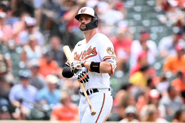 trey-mancini,-who-returned-to-baseball-after-colon-cancer-fight,-announces-retirement-from-mlb