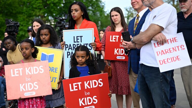 portland-parent-fights-child’s-elementary-school-over-‘final-straw’-of-adding-trans-inclusive-flag