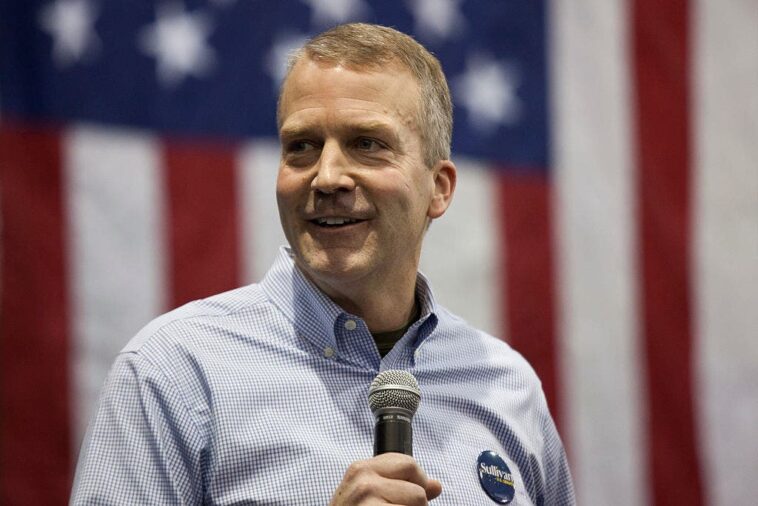 gop-senator,-ex-house-dem-emerge-from-alaska’s-‘jungle-primary’-despite-far-left-meddling