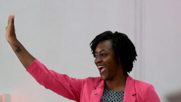 florida-dsa-senate-candidate’s-crazy-moments:-quotes-marxist-cop-killer,-calls-drag-shows-‘wholesome-entertainment’-for-children