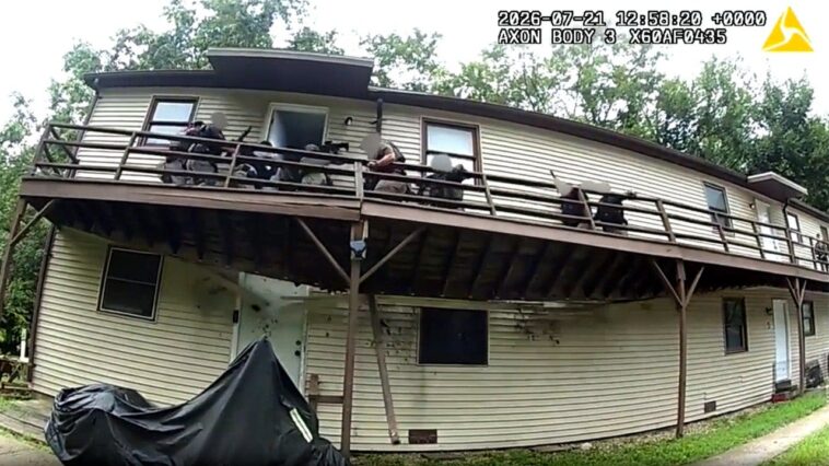 us-marshals-survive-deck-collapse-while-serving-warrant-at-sex-offender’s-home