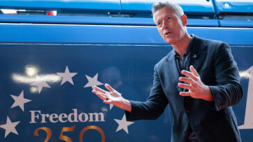 dot-sec.-sean-duffy-hits-the-road-with-family-for-‘great-american-road-trip’-series