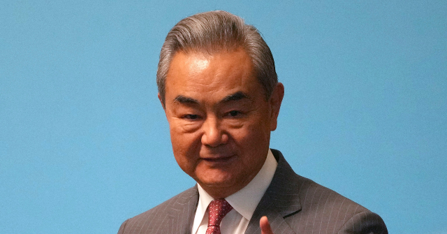 chinese-foreign-minister-arrives-in-south-korea-for-friendly-talks-with-leftist-government