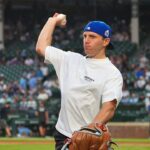 blackhawks-great-patrick-kane-gets-incredible-standing-ovation-from-cubs-and-white-sox-fans-at-wrigley-field