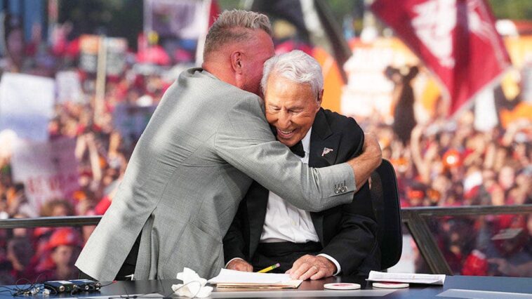 pat-mcafee-sets-the-record-straight-on-nasty-lee-corso-rumor,-lindsey-vonn-shows-off-the-arms-&-fall-weddings!