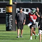 geno-smith-provides-one-iffy-highlight-in-shaky-jets-practice