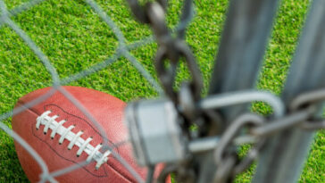 watch:-teen-girl-charged-after-tackling-football-player-during-middle-school-game