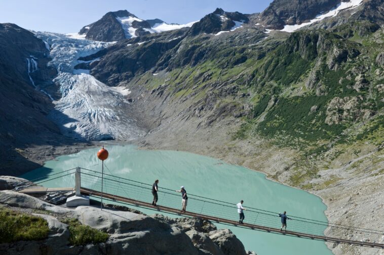 bodies-of-hikers-who-disappeared-3-decades-ago-in-the-swiss-alps-discovered-after-glacier-melts