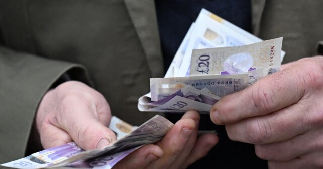 number-of-uk-welfare-recipients-hits-record-high-of-8.4-million