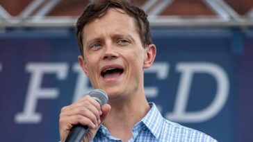 the-false-moderates,-part-3:-dems-want-to-turn-iowa-into-illinois,-and-they’ve-found-the-perfect-candidate
