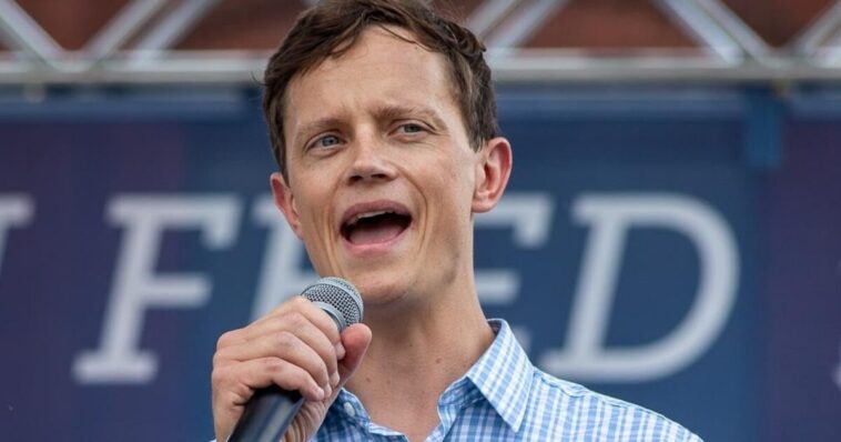 the-false-moderates,-part-3:-dems-want-to-turn-iowa-into-illinois,-and-they’ve-found-the-perfect-candidate
