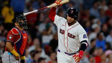 willson-contreras-gets-testy-with-fans-in-red-sox-slugger’s-latest-heated-incident