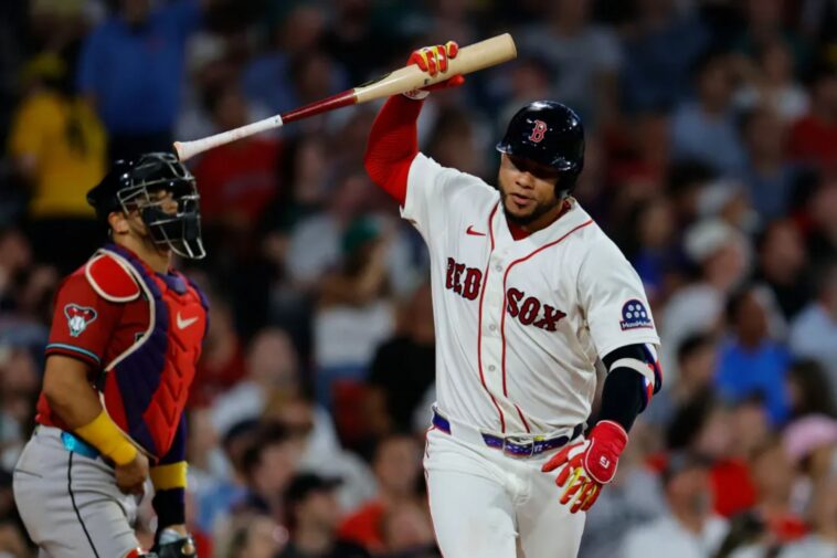 willson-contreras-gets-testy-with-fans-in-red-sox-slugger’s-latest-heated-incident