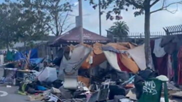 woman-dropping-her-son-off-for-college-at-uc-berkeley-stunned-by-tons-of-homeless-tents-and-garbage-around-dorms-(video)