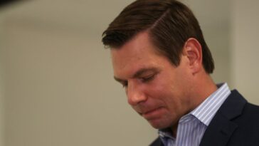 report:-fbi-agents-confront-eric-swalwell-at-san-francisco-airport,-seize-electronic-devices