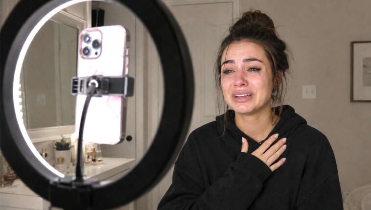 sad:-woman’s-mascara-not-smudged-enough-while-filming-crying-selfie-video-and-now-she-has-to-start-all-over