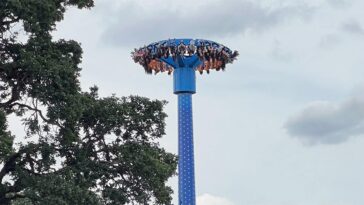 jury-awards-teens-$550k-after-oregon-amusement-park-ride-left-them-hanging-upside-down:-report