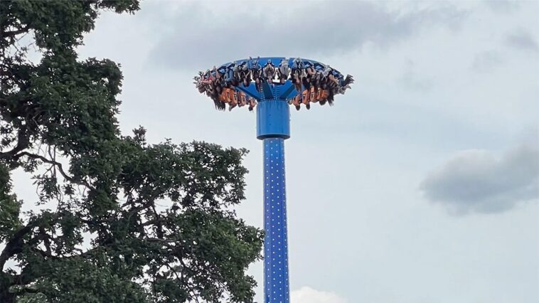 jury-awards-teens-$550k-after-oregon-amusement-park-ride-left-them-hanging-upside-down:-report