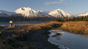 charter-plane-crashes-near-remote-radar-site-in-western-alaska,-killing-all-8-aboard