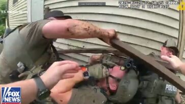 watch:-shock-video-shows-balcony-collapse-underneath-9-officers-arresting-a-pedophile-–-leftists-cheer-as-officers-hospitalized