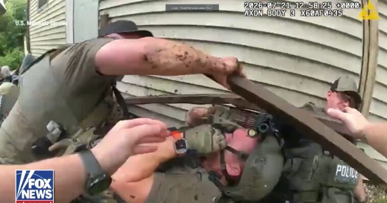 watch:-shock-video-shows-balcony-collapse-underneath-9-officers-arresting-a-pedophile-–-leftists-cheer-as-officers-hospitalized