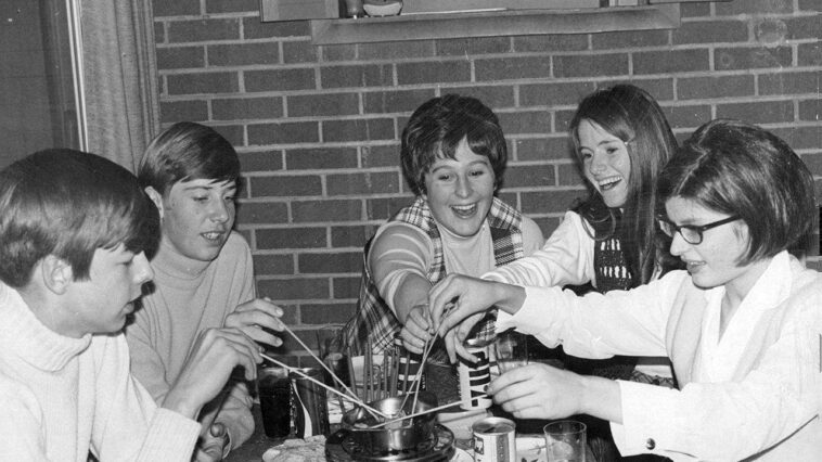 from-fondue-to-casseroles:-classic-1960s-foods-that-defined-a-generation