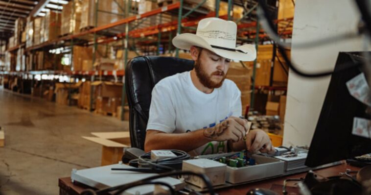 america-has-a-man-problem:-when-they-leave-the-workforce,-we-all-pay-the-price