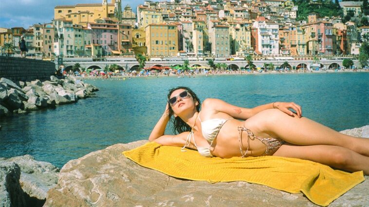 tourists-shocked-after-innocent-vacation-activity-lands-them-in-hot-water-with-locals