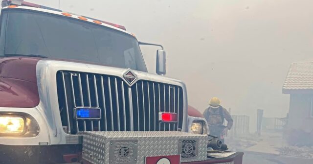 watch:-fast-moving-wildfire-consuming-land-and-structures-near-reno,-nv
