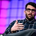 watch:-hasan-piker-mocks-charlie-kirk-by-singing-tribute-song-made-after-his-assassination-as-audience-cheers