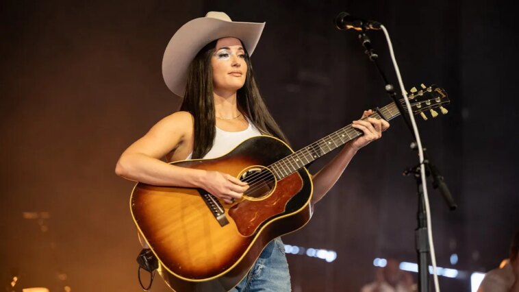 country-singer-kacey-musgraves-turns-concert-into-plea-for-kids-whose-parents-were-deported-‘unfairly’