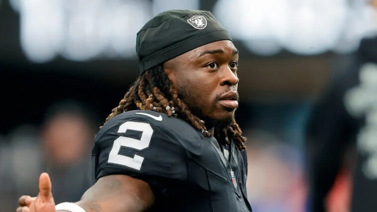 raiders-star-ashton-jeanty-suffers-apparent-leg-injury-during-training-camp-practice,-helped-off-field