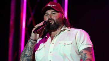 viral-video-captures-koe-wetzel-bringing-young-fan-on-stage-after-spotting-issue-in-the-crowd-at-his-concert