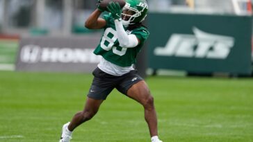 omar-cooper-makes-much-needed-highlight-play-in-fight-for-jets-receiver-spot