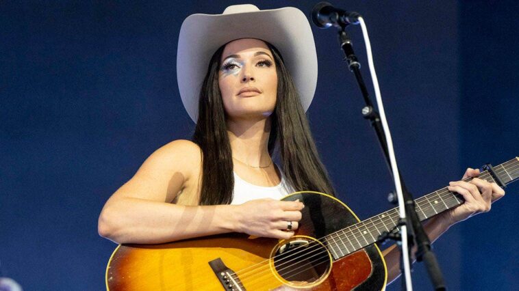 kacey-musgraves-divides-fans-with-immigrant-children’s-plea,-faces-boycott-calls-to-‘shut-up-and-sing’