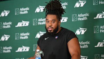 dylan-parham-meshing-with-jets-o-line-as-lone-newcomer-in-unit