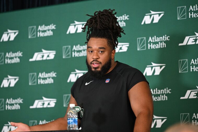 dylan-parham-meshing-with-jets-o-line-as-lone-newcomer-in-unit