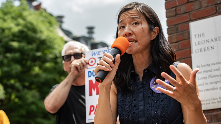 democrat-mayor-blasted-by-dhs-for-‘hunting-down’-property-owners-leasing-to-ice:-‘unhinged’