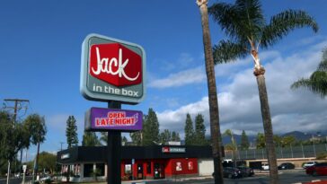 separate-mobs-storm-pharmacy,-fast-food-restaurant-in-la-‘street-takeovers’